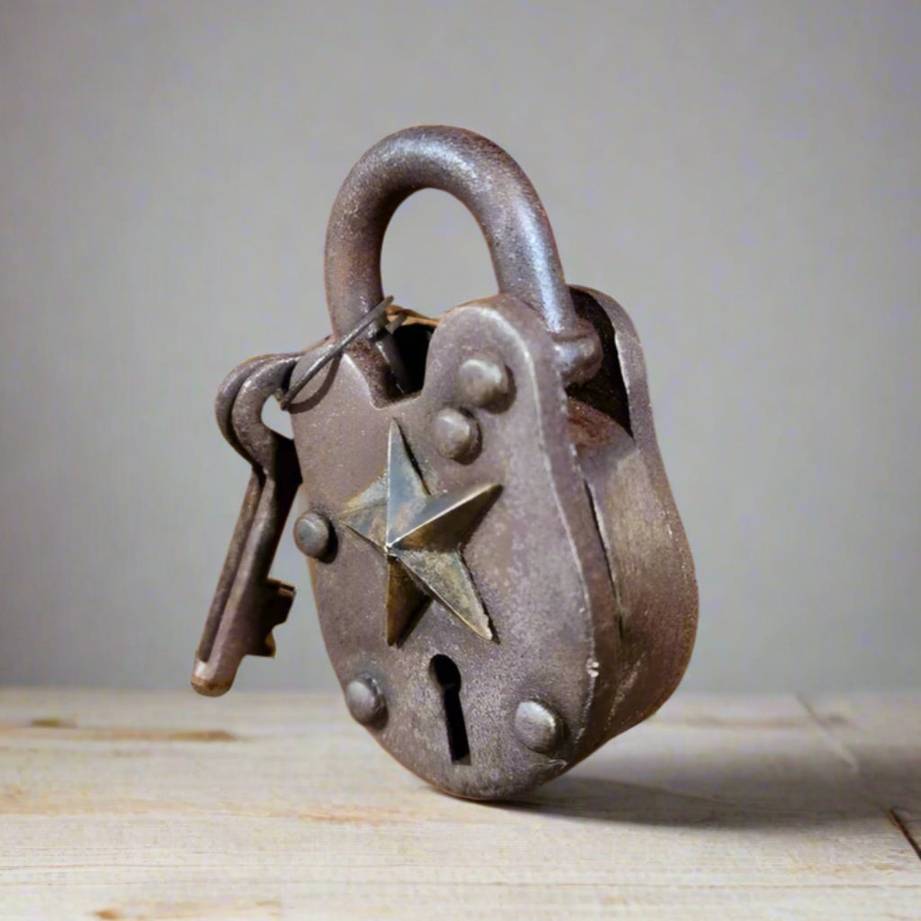 Lone Star Texas Gate Lock With Working Keys & Antique Finish (2.5" x 1.5") - Jones Peak