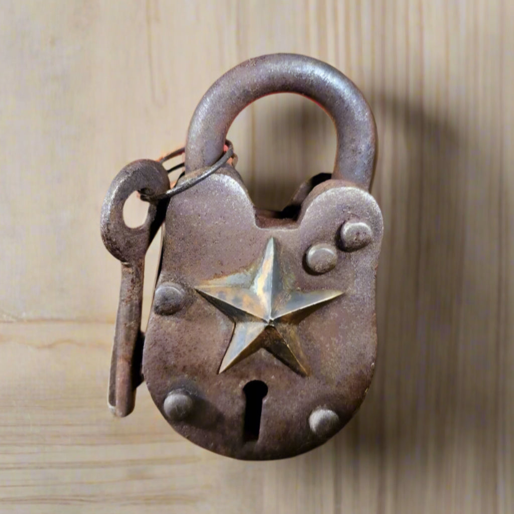 Lone Star Texas Gate Lock With Working Keys & Antique Finish (2.5" x 1.5") - Jones Peak