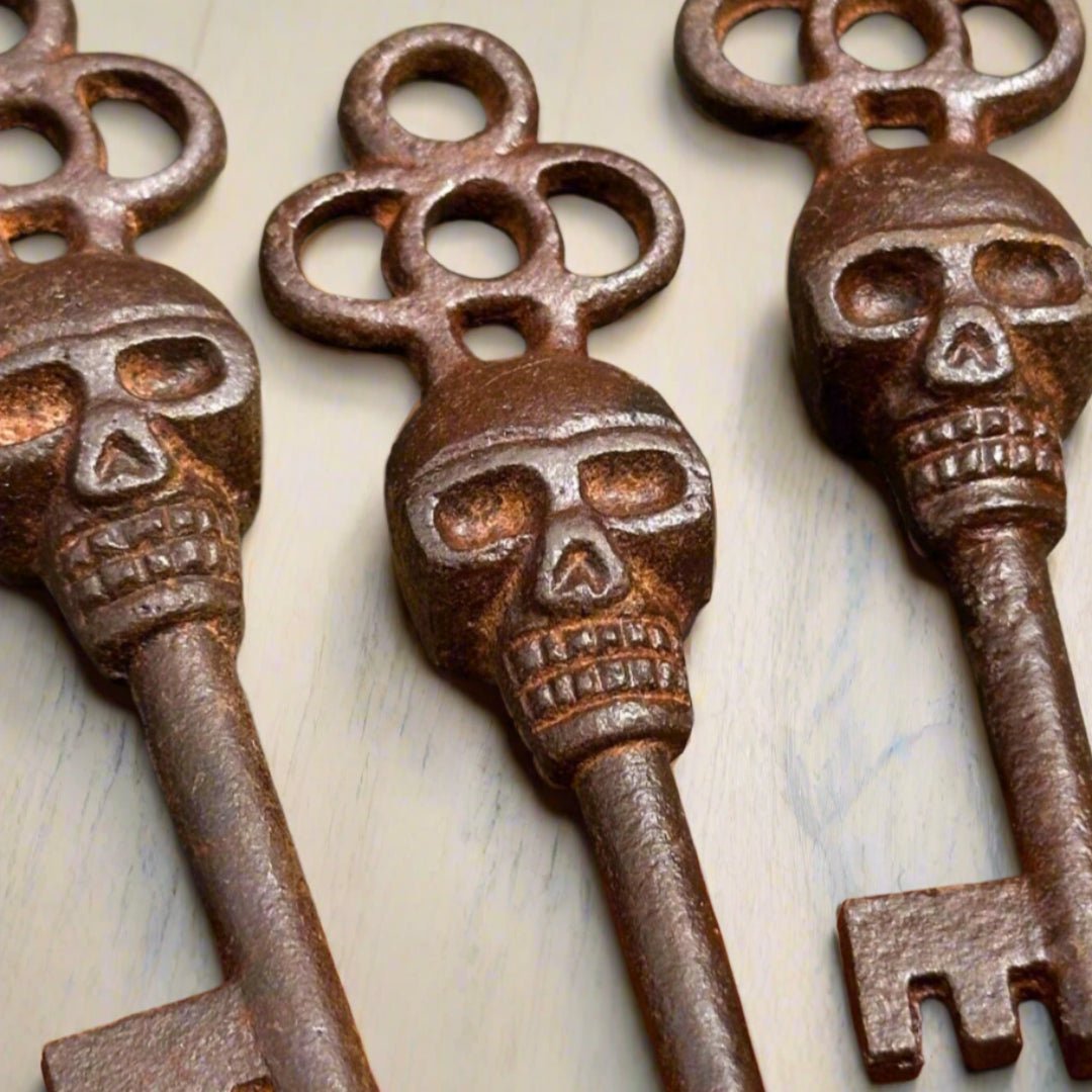 Skull Cast Iron Skeleton Keys With Raised Detail & Antique Finish (Set of 5) - Jones Peak