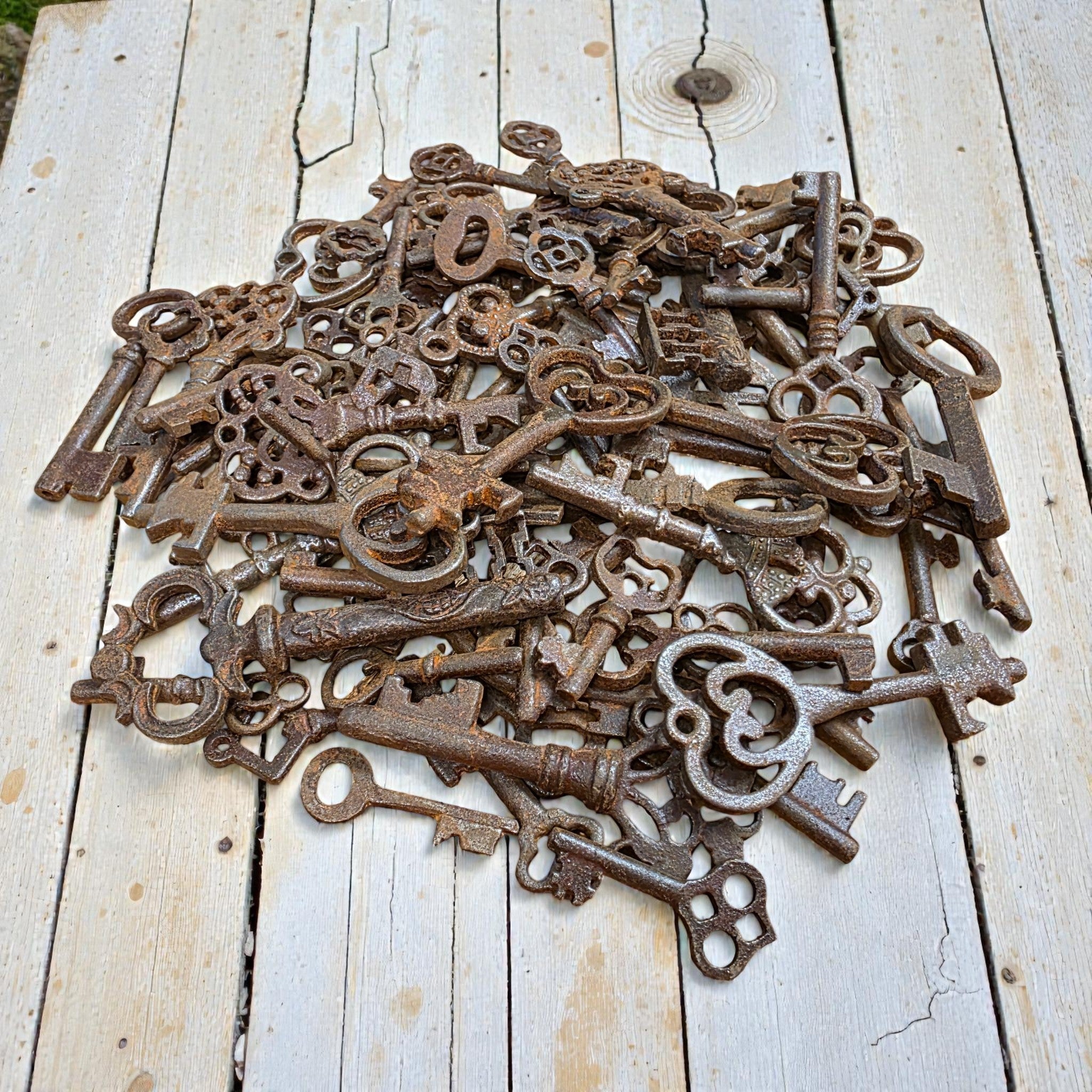 19th - Century Cast Iron Assorted Keys With Antique Finish (Lot of 100) - Jones Peak
