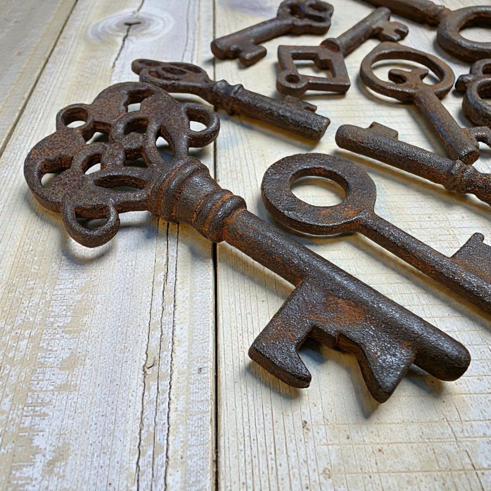 19th - Century Cast Iron Assorted Keys With Antique Finish (Lot of 75) - Jones Peak