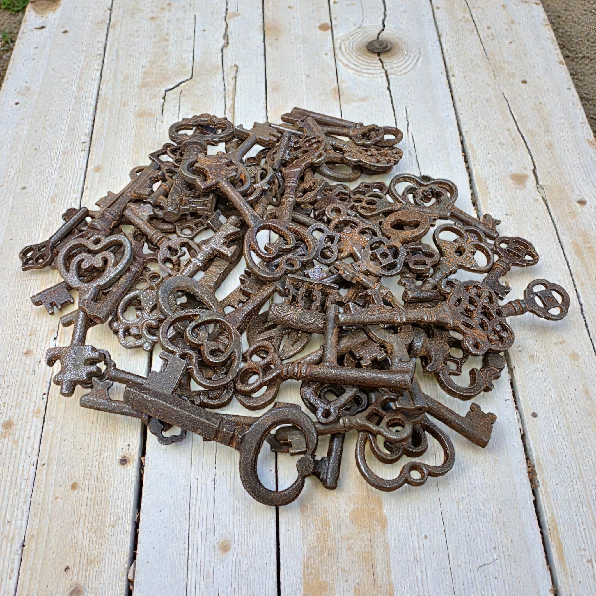 19th - Century Cast Iron Assorted Keys With Antique Finish (Lot of 75) - Jones Peak
