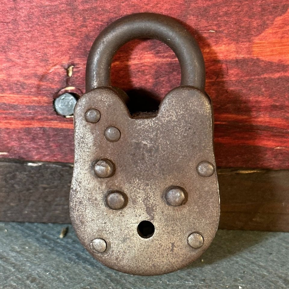 Folsom Prison California Cast Iron Working Gate Lock & Keys With Antique Finish (2.5" x 1.5")