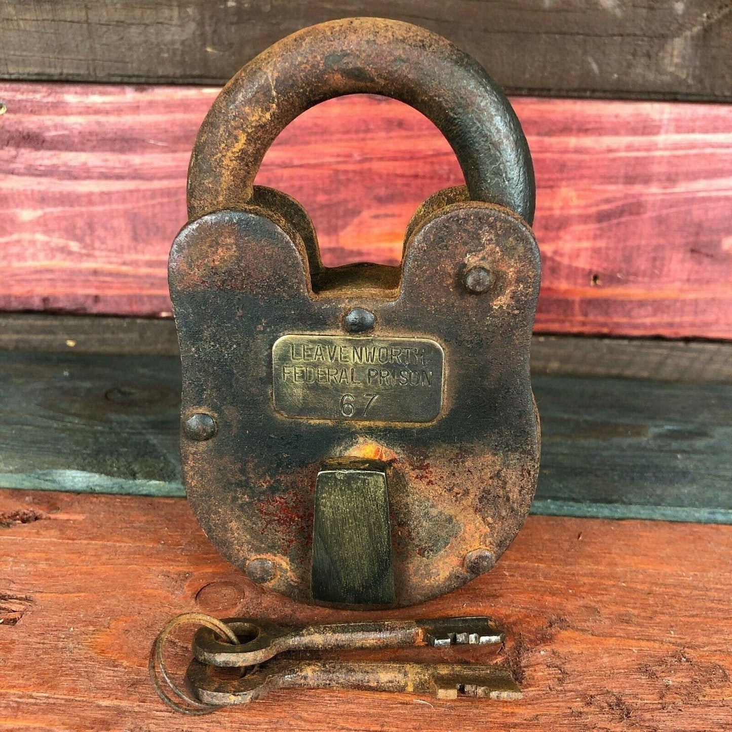 Leavenworth Federal Prison Cast Iron Working Lock & Keys With Antique Finish (3" x 5")