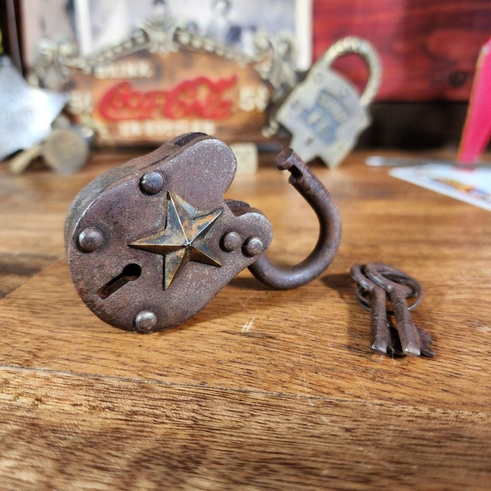 Lone Star Texas Gate Lock With Working Keys & Antique Finish (2.5" x 1.5")