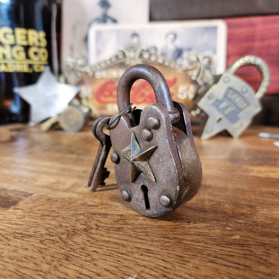 Lone Star Texas Gate Lock With Working Keys & Antique Finish (2.5" x 1.5")