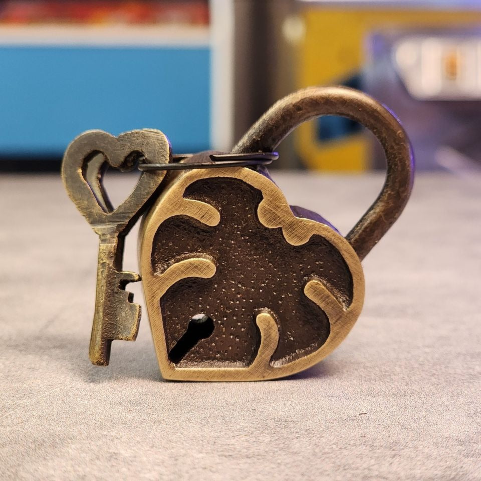 Heart Lock Solid Brass With Antique Finish And Heart Keys (2" x 1.25")