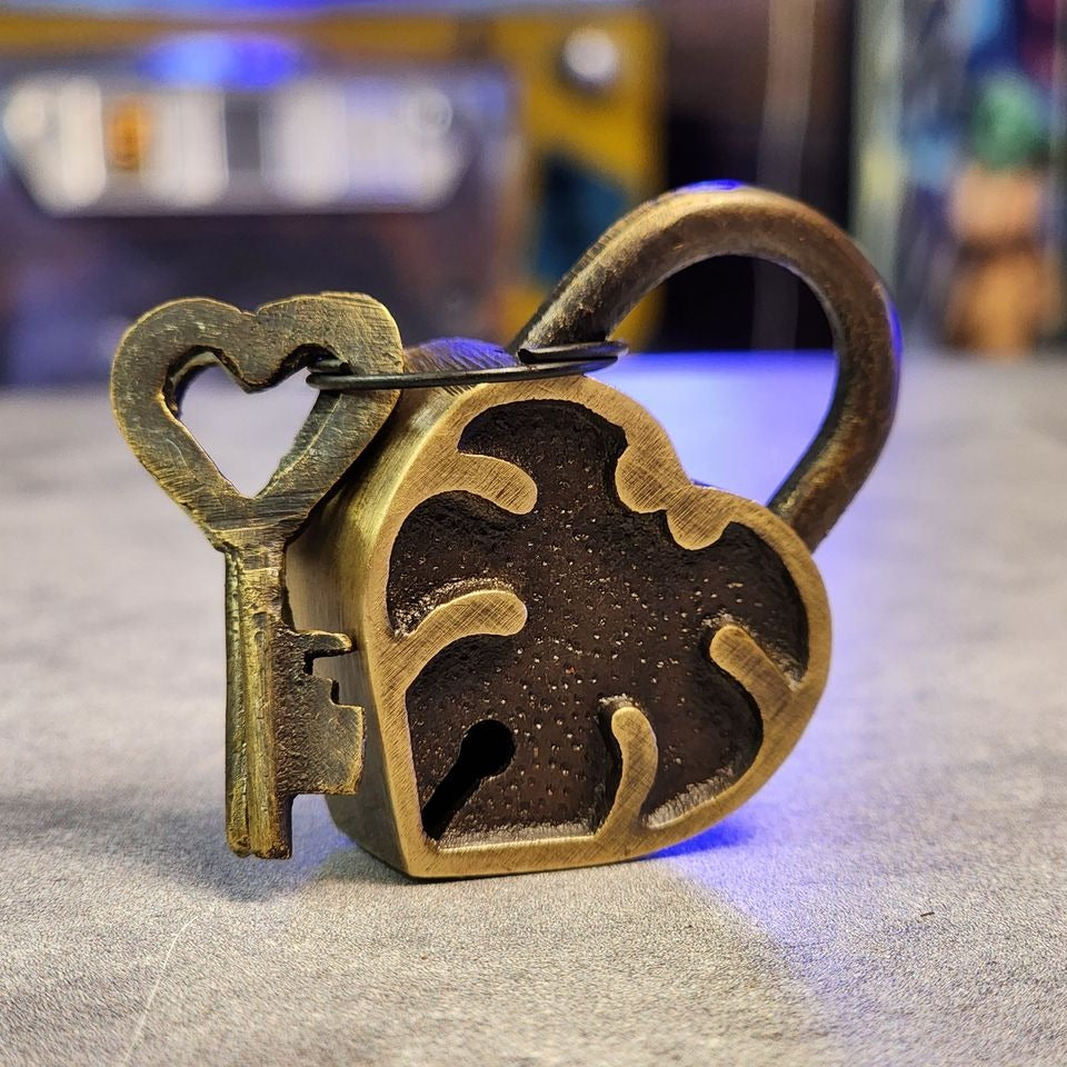 Heart Lock Solid Brass With Antique Finish And Heart Keys (2" x 1.25")