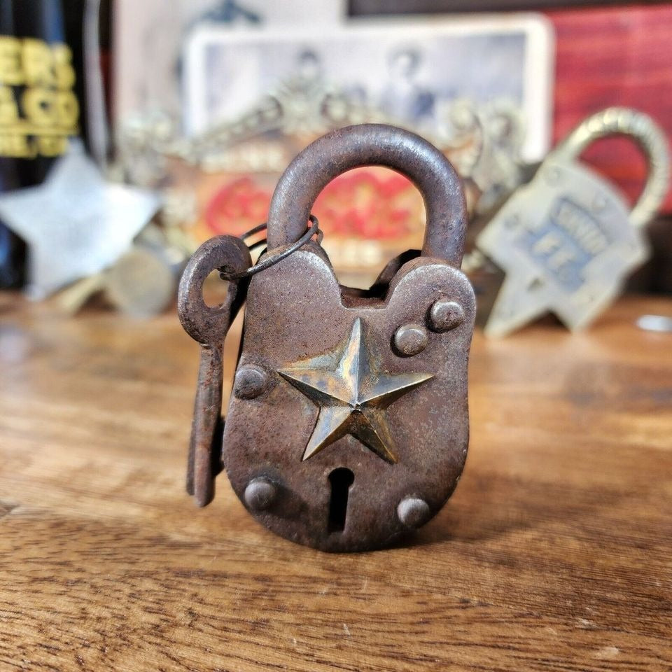 Lone Star Texas Gate Lock With Working Keys & Antique Finish (2.5" x 1.5")