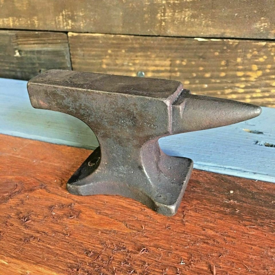 John Deere 1937 Anvil Paperweight Cast Iron With Raised Lettering (4.5" x 2.75")