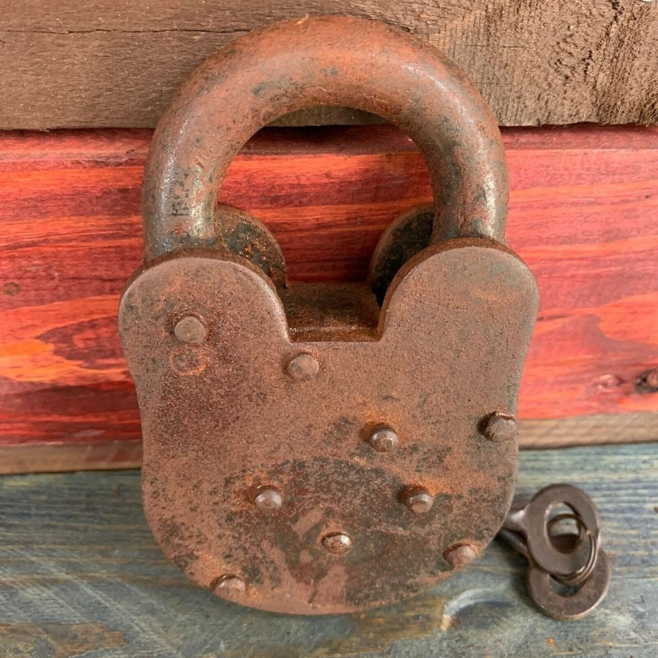 Yuma Territorial Prison Cast Iron Lock & Keys With Antique Finish (3" x 5")