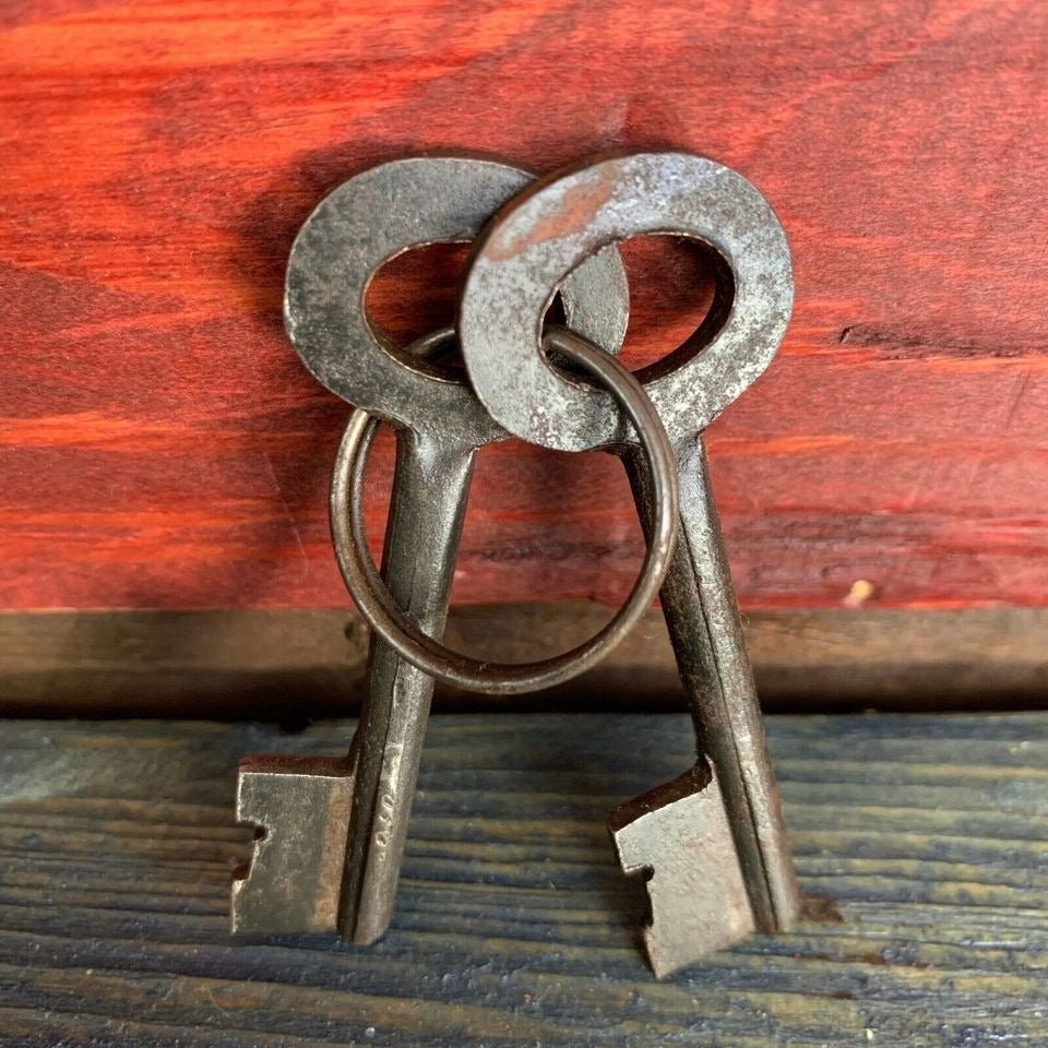 Colt Factory Cast Iron Lock & Keys With Antique Finish (3" x 5") - Jones Peak
