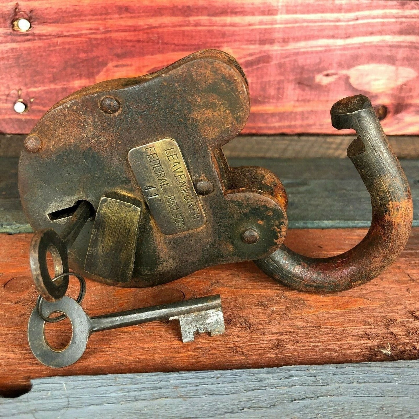 Leavenworth Federal Prison Cast Iron Working Lock & Keys With Antique Finish (3" x 5") - Jones Peak