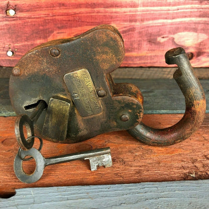 Leavenworth Federal Prison Cast Iron Working Lock & Keys With Antique Finish (3" x 5") - Jones Peak