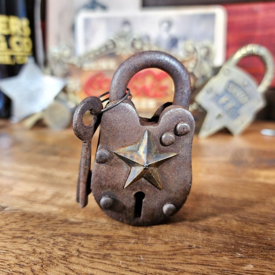 Lone Star Texas Gate Lock With Working Keys & Antique Finish (2.5" x 1.5") - Jones Peak