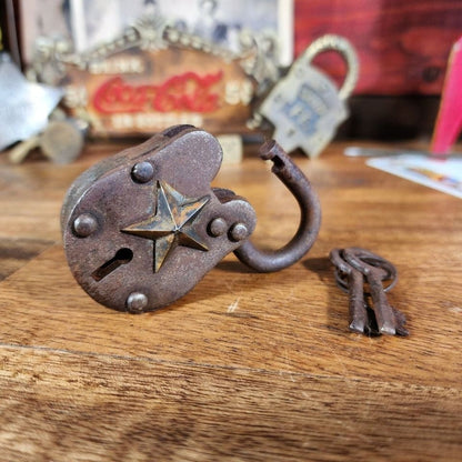 Lone Star Texas Gate Lock With Working Keys & Antique Finish (2.5" x 1.5") - Jones Peak