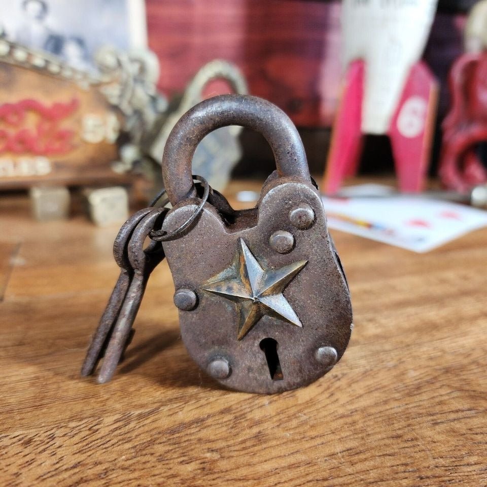 Lone Star Texas Gate Lock With Working Keys & Antique Finish (2.5" x 1.5") - Jones Peak