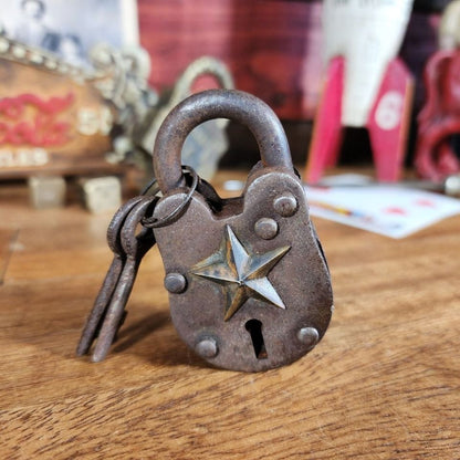 Lone Star Texas Gate Lock With Working Keys & Antique Finish (2.5" x 1.5") - Jones Peak