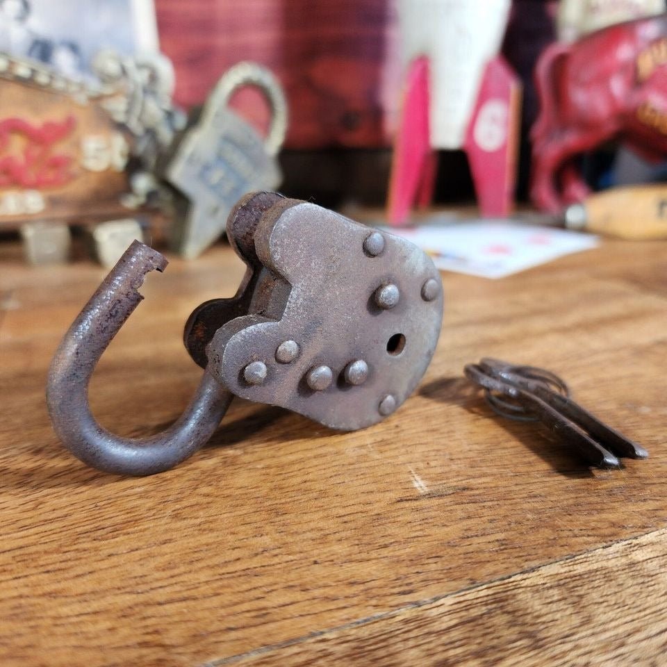 Lone Star Texas Gate Lock With Working Keys & Antique Finish (2.5" x 1.5") - Jones Peak