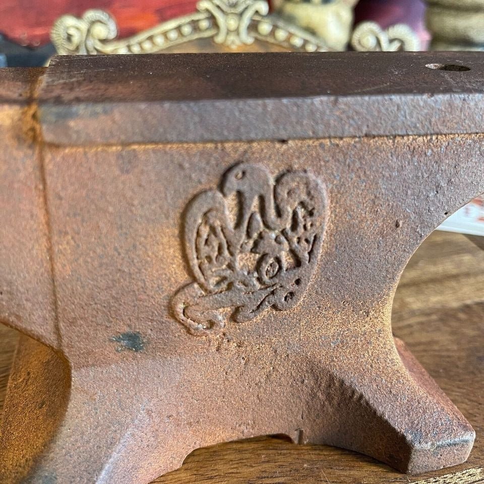 Remington 1816 Cast Iron Anvil Paperweight With Antique Finish (8" x 3.5" x 2") - Jones Peak