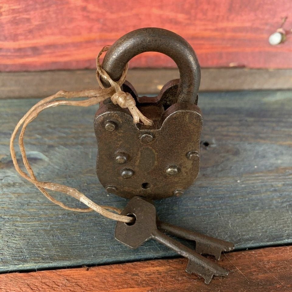 Yuma Territorial Prison Arizona Cast Iron Gate Lock With Keys & Antique Finish (2.5" x 1.5") - Jones Peak